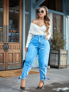 Bachelorette Fits, First Date Outfit Casual, Brunch Outfits Fall, Plus Size Boyfriend Jeans, Garner Style, Casual Brunch Outfit, Size 12 Fashion, Chic Jeans