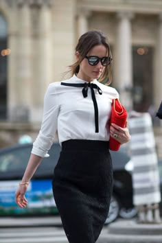 paris street style Lawyer Outfits Women, Lawyer Outfits, Style Parisienne, Look Office, Lawyer Outfit, Parisienne Chic, Paris Fashion Week Street Style, Looks Street Style, Professional Attire