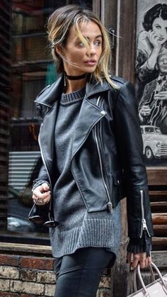 Leder Jacket, Ny Street Style, Womens Wardrobe, Ny Outfits, How To Wear A Scarf, Leather Jacket Outfits, Jacket Outfit, Full Look