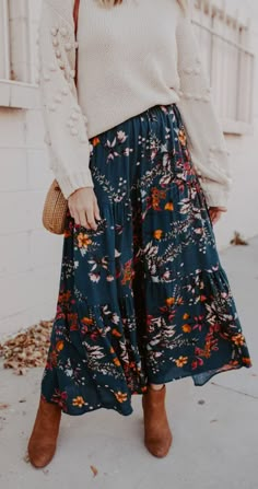 Skirt And Sweater, Peplum Tops, Outfit Jeans, Mode Casual, Outfit Trends, A Skirt, Heidi Klum