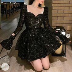 Party Dress Night Elegant, Short Dresses Party Night, Sparkly Mini Skirt, Short Dresses Party, Party Dress Night, Makeup Korea, Mini Gown, Dream Prom Dress, Mini Prom Dresses