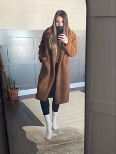 Teddy Bear Sherpa Coat Sherpa Long Coat Outfit, Sherpa Trench Coat Outfit, Brown Sherpa Outerwear For Winter, Sherpa Coat Outfit, Teddy Bear Long Coat Outfit, Teddy Bear Coats For Women, Cream Teddy Bear, Teddy Coat Outfit, Long Teddy Coat