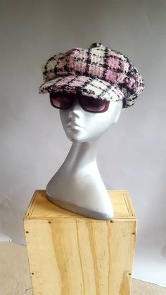 "Gorgeous pink white and black baker boy news boy 70s style boucle wool cap. Fun funky and chic and theres a matching cape as well listed separately. Shes available in 3 sizes. Small (21\") medium (22.5) large (24\")" Paperboy Hat, Peaky Blinders Cap, News Boy Cap, Newsboy Cap Women, 70s Skirt, Tan Hat, Cabbie Hat, Baker Boy Hat, Flare Jumpsuit