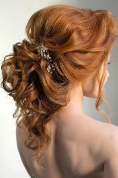 Gold Hair Hairstyles for Valentine's Day Silver Hair Hairstyles for Valentine's Day Ombre Hair Hairstyles for Valentine's Day Prom Hair Updos, 2018 Hairstyles, Haircut Styles For Women, Prom Hair Updo, Short Haircut Styles, Curly Wedding Hair, Bridal Hair Inspiration, Best Wedding Hairstyles, Bridal Hairstyle