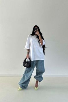 Oversize Tshirt Outfits, Tomboy Outfits, Looks Chic, Tshirt Outfits, Looks Style