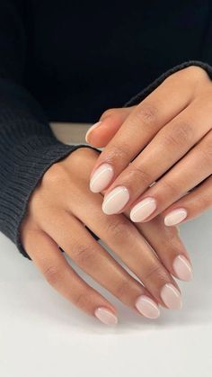 Clean Nail Inspiration, Short Nails For Sports, Basic Nails, Round Nails, Neutral Nails, Dipped Nails, Girls Nails, Classy Nails, Chic Nails