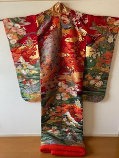 The ancient beauty of Japan can be enjoyed from various angles in this uchikake. The vivid colors of this piece add a touch of color to your special day. Height (from the back) about 180 cm Length from sleeve to sleeve: about 65 cm Condition:Please see photos. ☆ This is a very gorgeous Uchikake. This is the highest rank of Japanese kimono, so it is recommended as a gift. The gorgeous patterns and embroidery can be used as a decoration for Japanese room interior ☆ Thank you for visiting my page. My store owns a lot of unique items that you won't see in other stores. You won't regret it! Please see photos for details. If you have any questions, feel free to ask me. Elegant Red Kimono For Wedding, Traditional Red Kimono For Tea Ceremony, Traditional Red Silk Kimono, Traditional Red Kimono For Wedding, Maiko Kimono, Japan Clothing, Kabuki Costume, Flying Crane, Beauty Of Japan