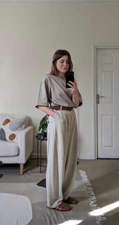 Summer Elevated Casual, Oversized Outfit Summer, Casual Oversized Outfits, Linen Shirts Women Outfits, Fisherman Sandals Outfit, Linen Trousers Outfit, Linen Shirt Outfit, Comfy Jeans Outfit, Oversized Shirt Outfit