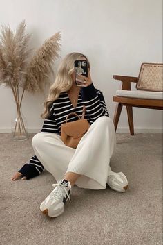 #outfit #casual #sportyfashion #lifestyleblogger #fashionblogger #fashionista #fashiontrend #outfitinspiration Nb327 Outfit Woman, Nb327 Outfit, New Balance 327 Women Outfit Casual, Nb 327 Women Outfit, Nb 574 Women Outfit, Outfit Casual Tenis, New Balance 327 Women Outfit