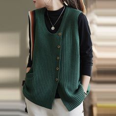 Suéter de chaleco sin mangas con botones de punto de invierno para mujer - Jverny Knitting Vest, Waistcoat Sweater, Plain Sweaters, Spring Knits, Green Vest, Button Sweater, Vintage Cardigan, Hand Knitted Sweaters, Linnet