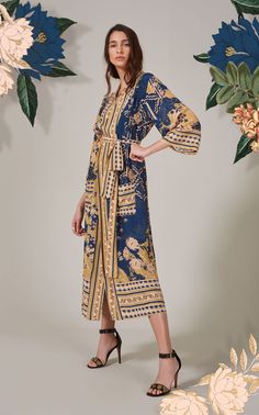 Chiffon Wrap Dress, Print Design Fashion, London Spring, Print Ideas, 2020 Fashion, Beige Dresses, Date Outfits, Fashion Show Collection, Outfits Casual