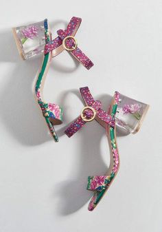 Betsey Johnson Beauty in Bloom Block Heel Mode Tips, Floral Heels, Cute Heels, Zooey Deschanel, Fabulous Shoes, Pretty Shoes, Dream Shoes, Ankle Straps, Mode Inspiration