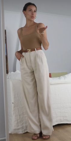 Neutral Spring Outfit Minimal Classic, Neutral Fits Aesthetic, Beige Pants Outfit Summer, Nuetral Pallete Outfits, Natural Fashion Style, Lunch Outfit Summer, Natural Jeans, Mode Indie, Scandi Fashion