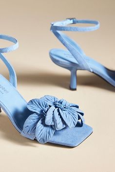 Heels Floral, Blue Sandals Heels, Upcoming Fashion Trends, Heels Elegant, Pointy Toe Heels, Floral Sandals, Prom Heels, Faux Fur Boots, Suede Fashion