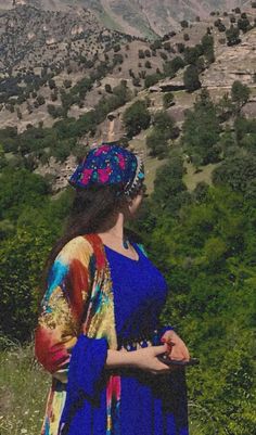 Kurdistan Culture, Long Sleeve Vintage Dresses, Kurdish Clothes, Iranian Women Fashion, Afghan Fashion, Iranian Women, Cute Couple Drawings, Time Quotes, Glossy Lips