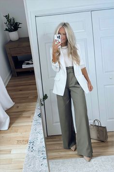 Networking Event Outfit, Work Blazer Outfit, Event Outfit Ideas, Conference Outfit, Classy Business Outfits, Corporate Baddie, Casual Work Outfits Women