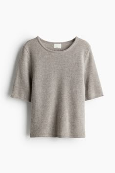 Fitted top in soft  fine-knit cashmere. Narrow ribbing at neckline  cuffs  and hem. Stockholm Fashion, Fitted Top, Winter Tops, Everyday Outfit, Maternity Wear, Dream Clothes, Swimwear Accessories, Tight Leggings, Workout Tops