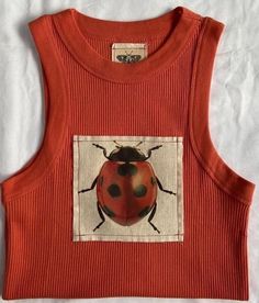 Umgestaltete Shirts, Mode Hippie, Diy Vetement, Thrift Flip, Red Tank Tops, Cool Ideas, Lady Bug, Mode Inspiration, Dream Clothes