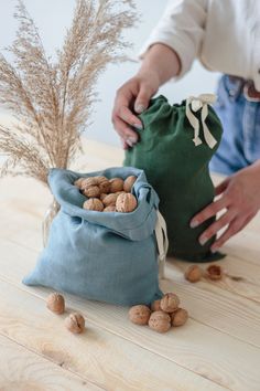 Our eco-friendly linen storage bags are the perfect solution for those seeking a sustainable lifestyle. Made from soft, breathable European Washed linen, these bags are not only reusable and washable but also produce zero waste, making them an ideal alternative to plastic bags. Crafted with a convenient cotton string closure and finished with french seams to prevent fraying, these versatile bags can be used for practical storage in your kitchen, nursery, kids' room, craft room, laundry, and whil Zero Waste Aesthetic, Zero Waste Food, Zero Waste Kitchen, Gifts For A Baker, Bread Bags, Zero Waste Lifestyle, Linen Storage, Practical Storage, Cotton String