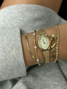 not mine Bracelet Stack Ideas With Watch, Stacks Of Jewelry, Classy Bracelet Stack, Cool Girl Jewelry, Jewllery Post, Gold Jewelry Stack, Jewelry Inspo Gold, Jewels Aesthetic, Pretty Stacks