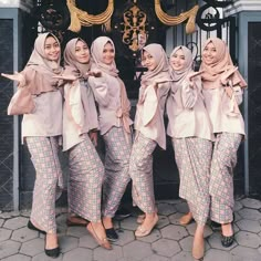 Model Dress Bridesmaid Hijab, Model Dress Bridesmaid, Bridesmaid Dresses Hijab, Bridesmaid Dress Inspiration, Kondangan Outfit, Kebaya Modern Dress, Dresses Hijab, Batik Skirt