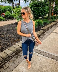 Classy Casual Outfits For Women, Spring Outfit Women, Transitional Outfits, Modest Summer Fashion, Casual Outfits For Women, Cozy Outfits, Look Casual Chic, Everyday Clothes, Summer Outfits For Moms