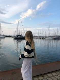 Cape Cod Instagram Pics, East Coast Fall Outfits, New England Summer Outfits, Coastal Granddaughter Style, Nantucket Aesthetic, Scream Aesthetic, Coastal Granddaughter Outfits, Boat Aesthetic