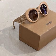 New Burberry Be4370u Margot 399013 Beige Brown Gradient Buterfly Women Sunglasses Brand: Burberry Collection 2023 Model: Be4370 Margot Color Code: 399013 Gender: Women Frame Color: Beige Lens Color: Brown Gradient Lens Material: Polyamide Bio Frame Shape: Butterfly Frame Style: Full-Rim Frame Material: Plastic Size: 49x22x140 100% Uv Protection. Made In Italy. Full Retail Package With All Accessories: Box, Case, Cloth And All Paperwork. 100% Authentic! Burberry Collection, Shape Butterfly, Burberry Accessories, Sunglasses Brand, Butterfly Frame, Accessories Box, Brown Gradient, Women Sunglasses, Sunglasses Branding