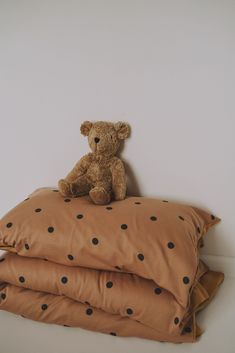 Gold Dots Double Sided Duvet Cover and Pillowcase Set Kids Dungarees, Kids Bedding Sets, Bed Linen Sets, Gold Dots, Linen Set, Kid Spaces, Bed Linen, Keep Warm, Linen Bedding