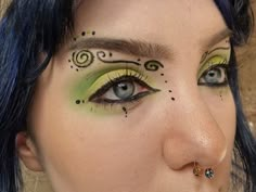 Orange Creative Makeup, Red And Green Eyeshadow Looks, Swirly Eye Makeup, Crazy Graphic Liner, Trans Makeup Looks, Plant Eyeliner, Fun Graphic Eyeliner, Swirl Eye Makeup, Funky Eye Makeup Ideas