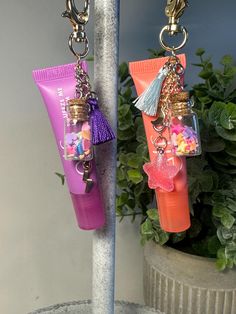 Lip Gloss Keychain with charms - grape and strawberry flavors, backpack chapstick with charms, Elf lip balm (laneige dupe) with charms. Lip Balm Charm, Keychain Aesthetic Ideas, Crazy Dancing, Chapstick Keychain