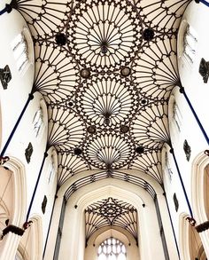 an ornate ceiling in the middle of a building