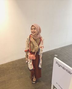 Outfit Kantor, Ootd Outer, Outfit Ngampus, Ootd Hijab Style, Ootd Poses, Ootd Hijab Casual, Street Hijab Fashion, Hijab Trends, Modest Fashion Hijab