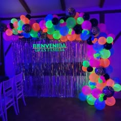 Guirnalda de globos temática retro / neón 13 Bday Cake, 13 Bday Ideas, Glow Party Ideas, 40th Party Ideas, Black Light Party, Rose Gold Wedding Cakes, Blacklight Party