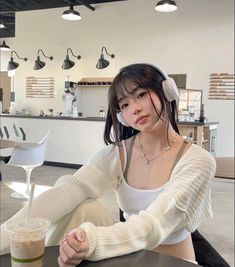 Kore Ulzzang, Mode Ulzzang, Instagram Baddie, Foto Ideas Instagram, Cute Poses, Cute Selfie Ideas, Pretty Selfies, Insta Photo Ideas