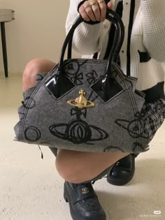 Vivienne Westwood Moodboard, Vivian Westwood Punk, Black Clothing Style, Vivienne Westwood Bag, Y2k Japan, Western Streetwear, Vivienne Westwood Bags