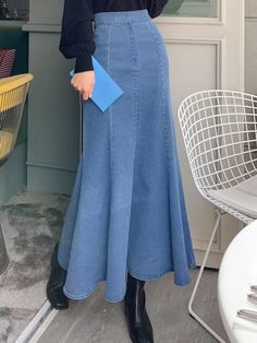 Wide Leged Pants, Mermaid Skirt Outfit, Long Jean Skirts, Jean Skirt Long, Denim Skirt Style, Long Denim Skirt Outfit, Long Denim Skirts, Vestidos Jeans, Denim Shorts Outfit