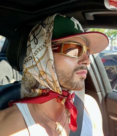 Men With Head Scarf, Bandana Aesthetic Men, Bandana Outfits Men, Sunglasses Men Aesthetic, Mens Festival Outfits, Headscarf Men, Bandana On Head, Male Festival Outfits