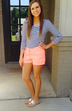 Sydnee Marie: Shirt and shorts are from j crew And shoes are jack rogers Casual Shorts Outfit, Adrette Outfits, Preppy Mode, Summer Shorts Outfits, Shorts Outfit, Outfit Combinations, Preppy Outfits, Look At You, Preppy Style