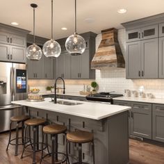 Grey Shaker Kitchen Cabinets L-Shaped 10x10 Kitchen Layout Floorplan Grey Shaker Kitchen Cabinets, Dark Gray Kitchen, Grey Shaker Kitchen, Armoire Design, Farmhouse Kitchen Inspiration, Серая Кухня, Kitchen 2024, Dark Grey Kitchen, Grey Kitchen Designs