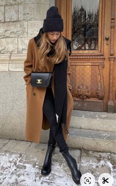 Brown Coat Outfit, Long Coat Outfit, Chelsea Boots Outfit, Winter Outfits Aesthetic, Winter Travel Outfit, Winter Outfit Ideas, Winter Outfits Cold, Winter Outfit Inspiration, Winter Outfits For Work