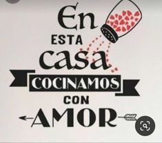 a sign that says en esta casa cocinamos con amor