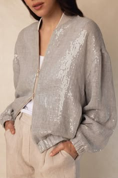 Brunello Cucinelli dazzling bomber jacket in grey. 90% LINEN, 10% NYLON Dry Clean Made in IT Stylish Street Style, Estilo Kardashian, Linen Dress Women, Cozy Winter Outfits, Marissa Collections, A Jacket, Women Jacket, Linen Jacket, Linen Style