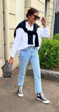 22 CASUAL CONVERSE SNEAKER LOOKS FOR CHIC SOCCER MOMS — ASHLINA KAPOSTA 00s Mode, Converse Outfits, Looks Black, Casual Work Outfits, Looks Chic, Autumn Outfit