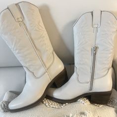 Steve Madden Woman’s Leather White Boots Shoes Steve Madden, White Boots, Steve Madden Shoes, Shoes Heels Boots, Shoes Women Heels, Steve Madden, Heeled Boots, Shoes Heels, Color White