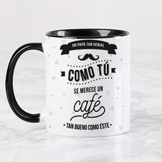 a black and white coffee mug with the words como tu se merece un cafe