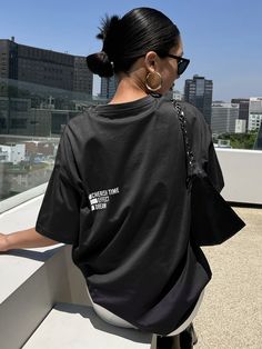 Black Casual Collar Half Sleeve Fabric Slogan  Embellished Slight Stretch  Women Clothing Baggy Tshirt Outfit, Oversized Tee Outfit, Oversize Tshirt Outfits, Drop Shoulder Tee, Stylish Clothes, Looks Street Style, Tee Outfit, Tshirt Outfits, Inspiration Mode