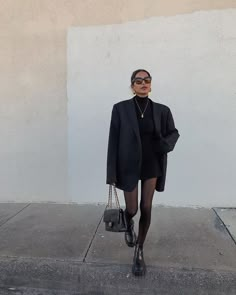 Moda Grunge, Lauren Johnson, Walking Down The Street, Tutorial Hijab, Fashion Blogger Style, Looks Street Style, Looks Black, Mode Inspo, Winter Mode