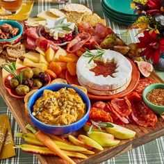 thanksgiving appetizers Charterie Boards, Pioneer Woman Thanksgiving, Appetizer Boards, Thanksgiving Charcuterie Board, Thanksgiving Charcuterie, Thanksgiving Appetizers Easy, Cracker Toppings, Smoked Gouda Cheese