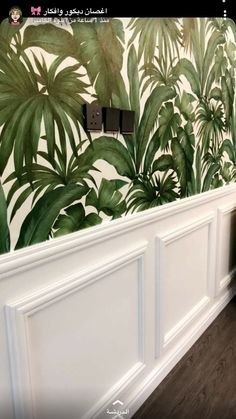 the wallpaper is green and white with palm leaves on it